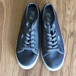 VANS SIZE 9.5 NEW